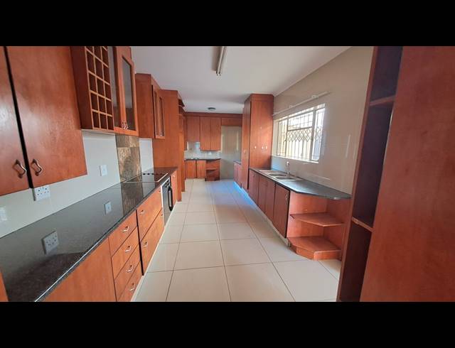 3 BEDROOM HOUSE FOR SALE IN VANDERBIJLPARK SE 6
